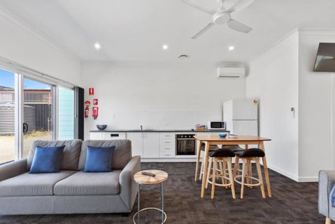 Port Lincoln Shark Apartment 5 - South Australia Travel 1