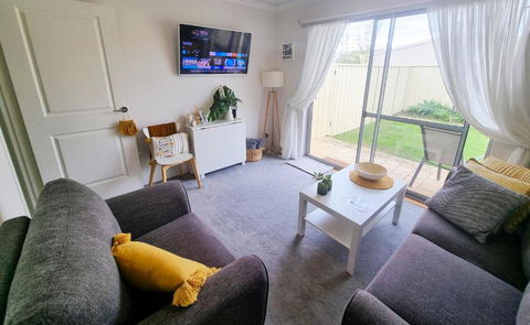 Queen Bed Apartment- No Sharing, Your Very Own Space - South Australia Travel 1