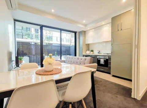 PR126-1 BR Comfy Stay Next To Station With FREE Parking - South Australia Travel 2