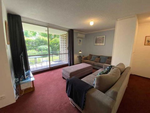 Quiet 2BR Apartment With Garden Views In Griffith - South Australia Travel 0