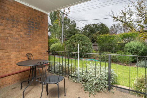 Quiet 2BR Apartment With Garden Views In Griffith - South Australia Travel 1
