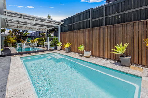 Premium 4-Bed Coastal Escape With BBQ And Pool - South Australia Travel 1