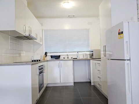 PROMO!!! 2-Bedroom Home Near Airport, Train Station! - South Australia Travel 2