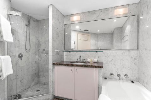 Quay West 2302 Self-Catering - South Australia Travel 2