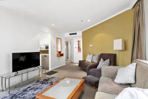 Quay West 2302 Self-Catering - South Australia Travel 3