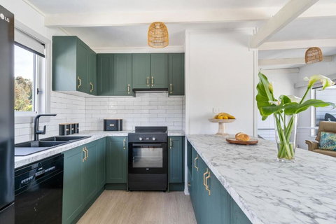 Racecourse Beach Coast Shack - South Australia Travel 1