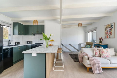 Racecourse Beach Coast Shack - South Australia Travel 3