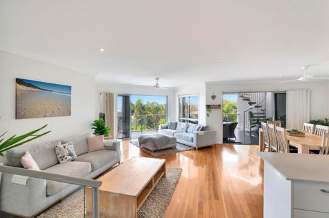 Rainbow Towers 2 Rainbow Beach - South Australia Travel 1