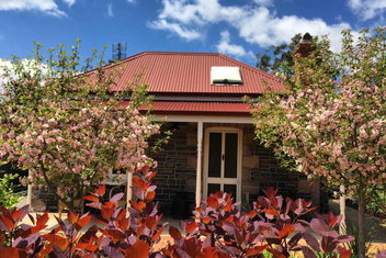 Randell Cottage - Adelaide Hills - Cosy Rustic Hideaway with South Australia Travel