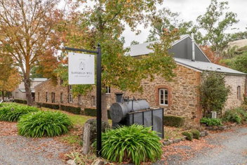 Randell\'s Mill - Adelaide Hills - Romantic Loft Stays with South Australia Travel