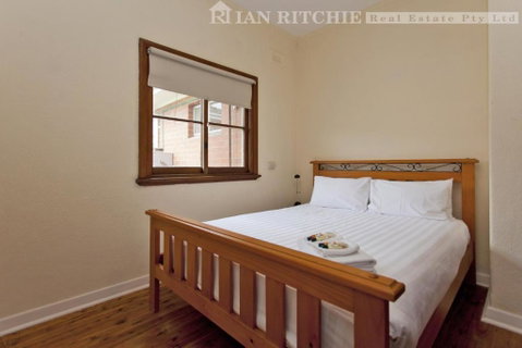 Red Brick Beauty - Central Cottage - South Australia Travel 2