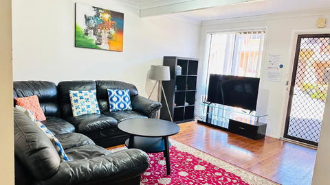 Quiet Family Townhouse In Wollongong CBD - South Australia Travel 1