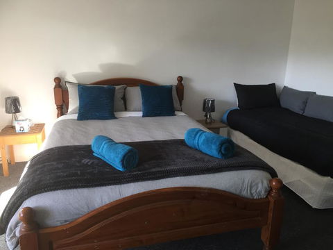 At HOME On HOLMES - South Australia Travel 1