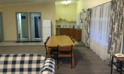Avalon Motel - South Australia Travel 1