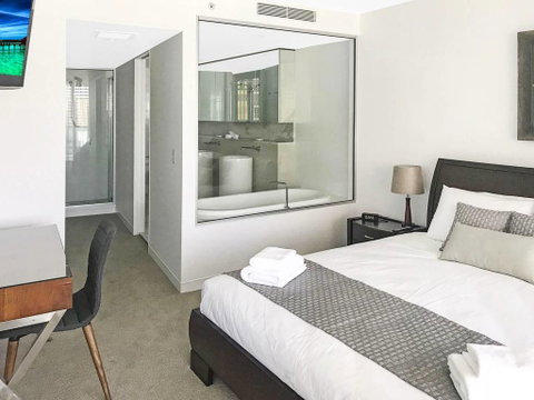 Awesome Ocean Views Broadbeach WiFi, Netflix, Wine - South Australia Travel 2