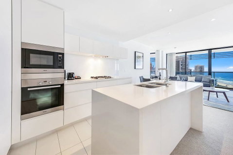 Awesome Ocean Views Broadbeach WiFi, Netflix, Wine - South Australia Travel 3