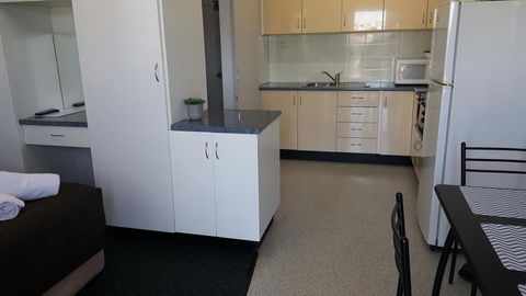 AZA Motel - South Australia Travel 3