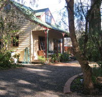 Ballarat cottages incorporating yarrowee cottage and Admirals cottage - South Australia Travel