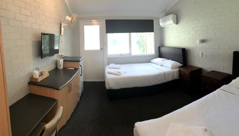 Bateau Bay Hotel - South Australia Travel 1