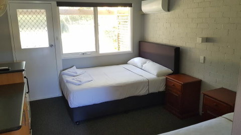 Bateau Bay Hotel - South Australia Travel 0