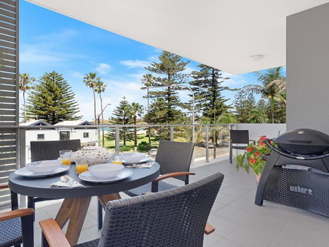 Bathers At The Beach - Across From Surf Beach - South Australia Travel 0
