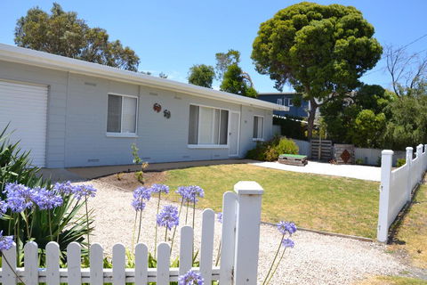 Bay Breeze Cottage - South Australia Travel 0