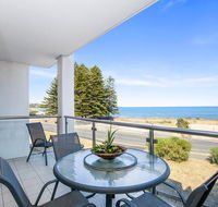 Bayline Beachfront Apartment no 4 - South Australia Travel
