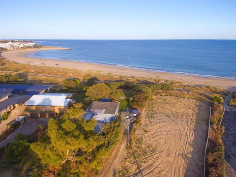 Beach Cottage In The Heart Of Mandurah - South Australia Travel 1
