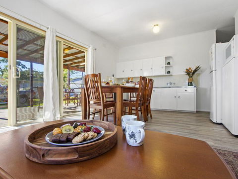 Beach Escape @ Currarong - Basic Family Accommodation - South Australia Travel 2