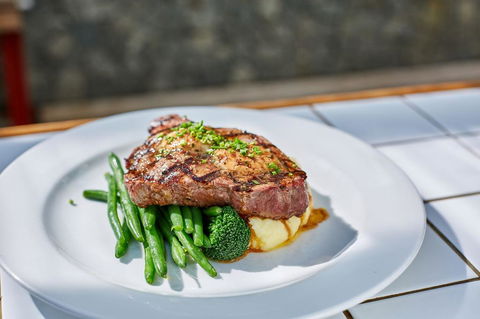 Beach Road Hotel - South Australia Travel 1