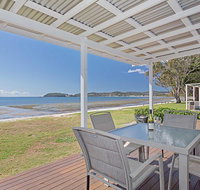 Beached Inn' 93 Foreshore Drive - Spacious beach front house - South Australia Travel