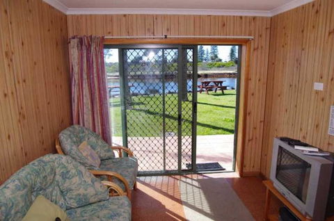 Beachfront 5, 25 Willow Street - South Australia Travel 3