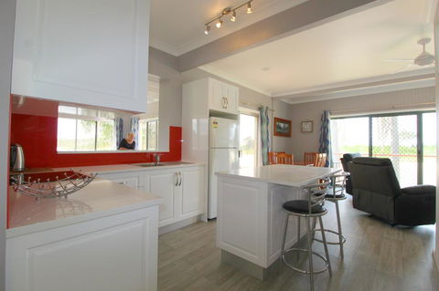 Beachfront 6, 25 Willow Street - South Australia Travel 3