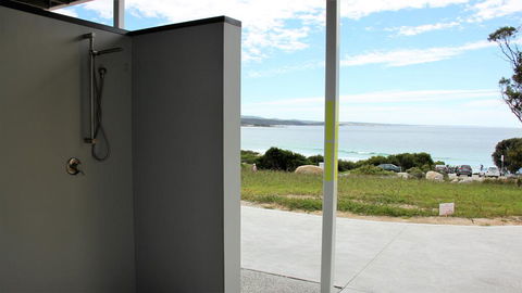 BEACHHOUSE BINALONG Luxury Waterfront Holiday House At Bay Of Fires - South Australia Travel 2