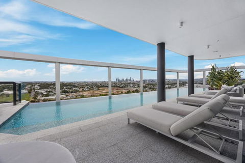 Rivello Apartments - Free Secure Car Park, 6km To City, Ferry Terminal, Eat Street, Rooftop Pool, Sauna, Portside Dinning - South Australia Travel 1