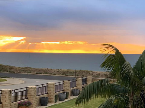 Relaxing Getaway Beachfront Access Multi Family Pets Mandurah - South Australia Travel 1