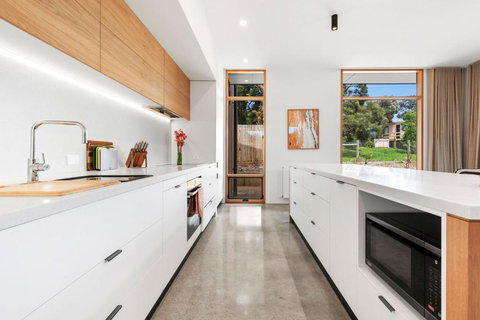 REFRESH At Lonnie - South Australia Travel 3