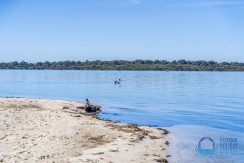 Relax At Dawesville Estuary - South Australia Travel 0