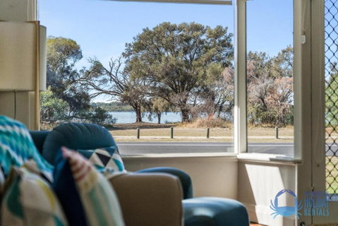 Relax At Dawesville Estuary - South Australia Travel 1