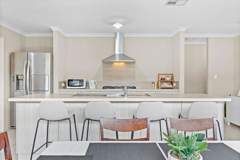 Relax By The Sea Modern Beach Home - South Australia Travel 0