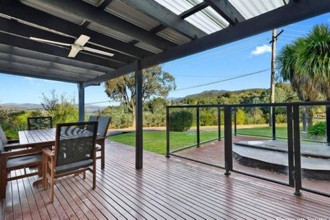 Relax In The Spa With Views Opposite Lake Eildon - South Australia Travel 3