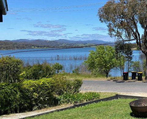 Relax In The Spa With Views Opposite Lake Eildon - South Australia Travel 0