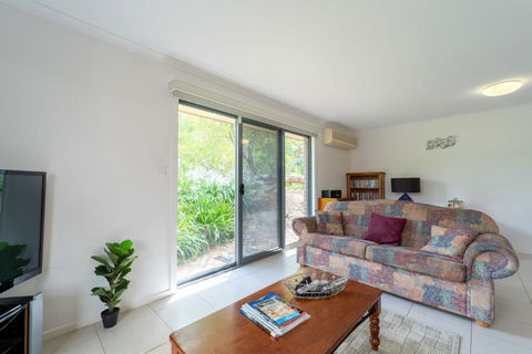 Relaxing Holiday Home Pets Are Welcome - South Australia Travel 3