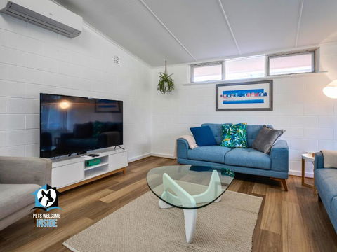 Renovated 3BR One Street To Beach - South Australia Travel 0