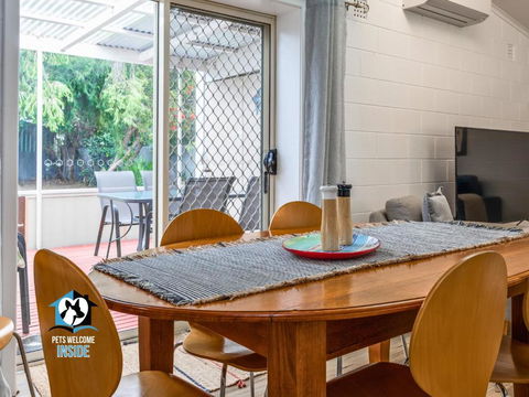 Renovated 3BR One Street To Beach - South Australia Travel 2