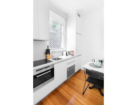 Renovated Studio In Bohemian Area Close To City - South Australia Travel 3