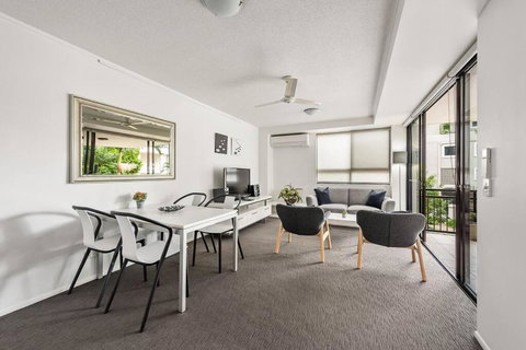 Resort Living - 10mins CBD - 2Bed / 2Bath / 1Car - South Australia Travel 0