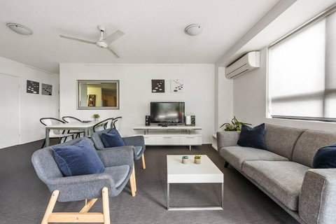 Resort Living - 10mins CBD - 2Bed / 2Bath / 1Car - South Australia Travel 3
