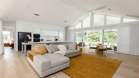 Resort Style Living With Pool, Tennis Court And Beach - South Australia Travel 0