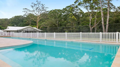 Resort Style Living With Pool, Tennis Court And Beach - South Australia Travel 1